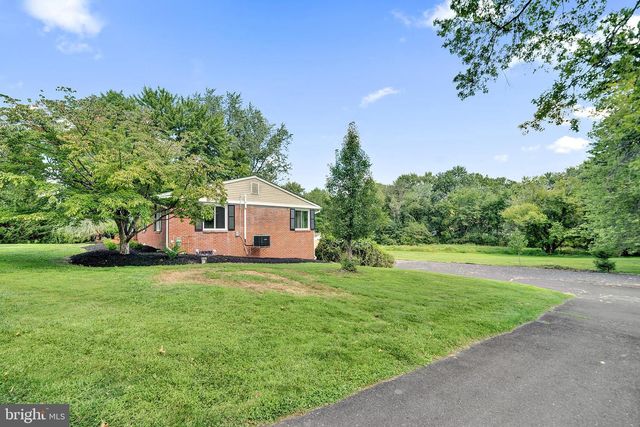 7 MALAGA DR, Ewing, NJ 08628