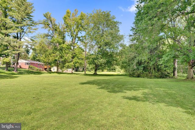 7 MALAGA DR, Ewing, NJ 08628