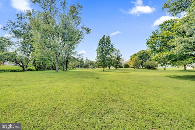 7 MALAGA DR, Ewing, NJ 08628