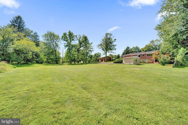7 MALAGA DR, Ewing, NJ 08628