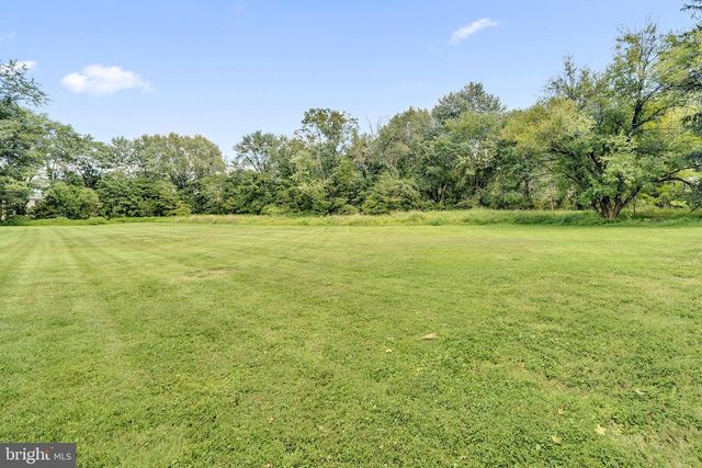 7 MALAGA DR, Ewing, NJ 08628