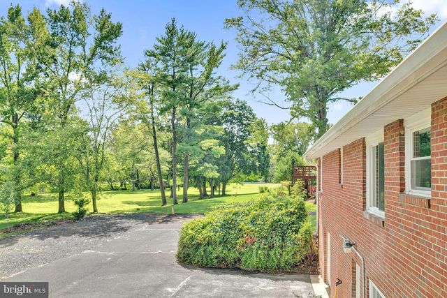 7 MALAGA DR, Ewing, NJ 08628