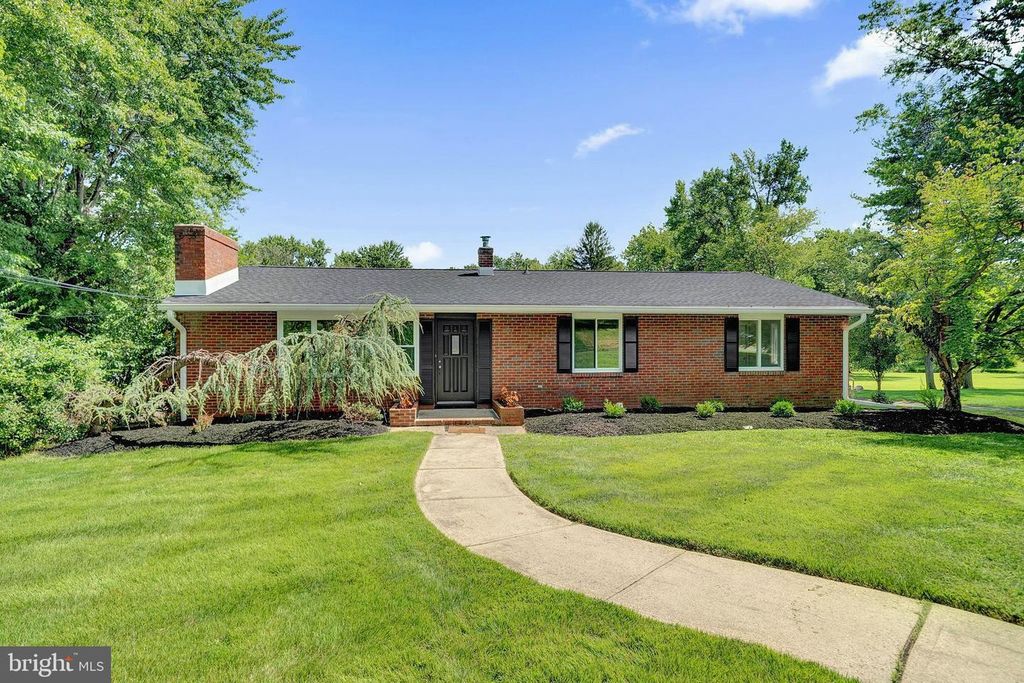 7 MALAGA DR, Ewing, NJ 08628