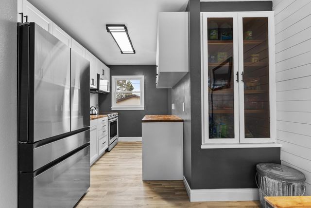 624 19th St NW, Minot, ND 58703