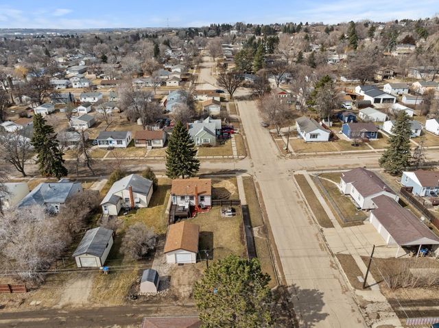 624 19th St NW, Minot, ND 58703