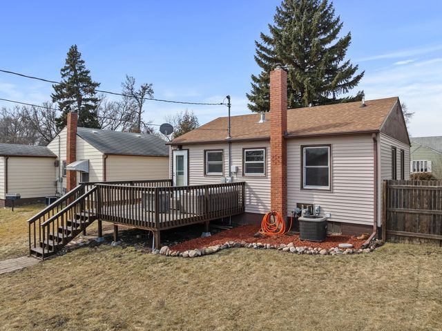 624 19th St NW, Minot, ND 58703