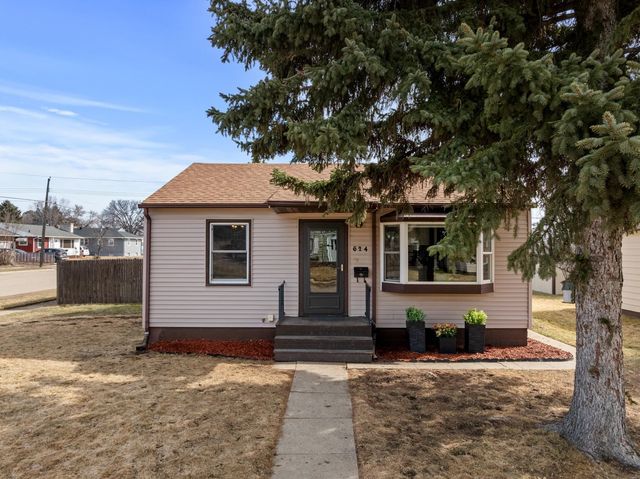 624 19th St NW, Minot, ND 58703