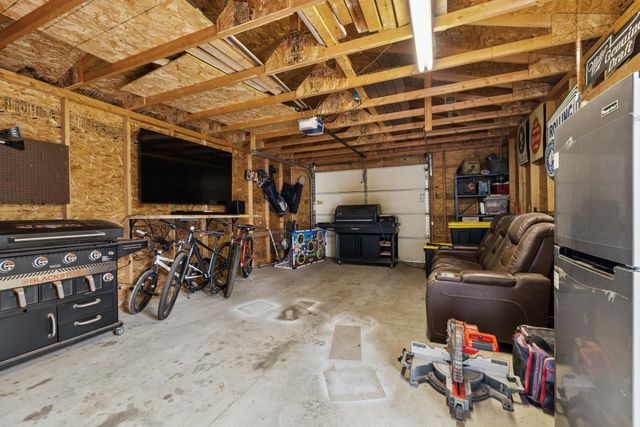 624 19th St NW, Minot, ND 58703