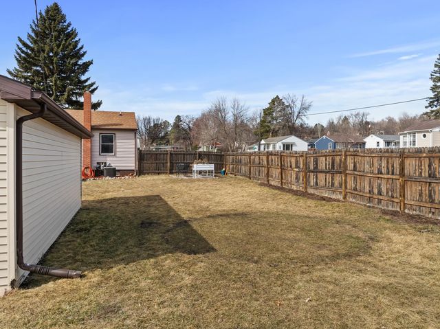 624 19th St NW, Minot, ND 58703