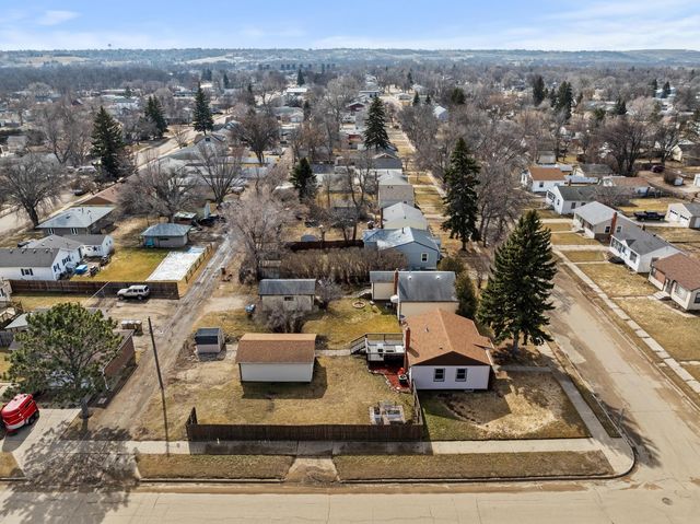624 19th St NW, Minot, ND 58703