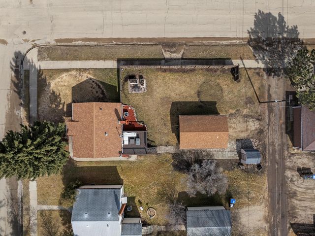 624 19th St NW, Minot, ND 58703