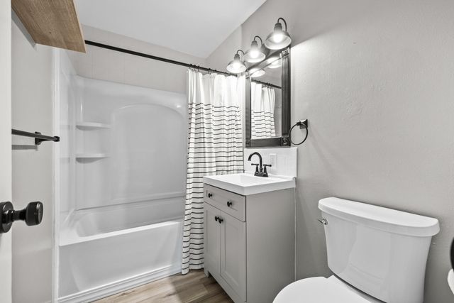 624 19th St NW, Minot, ND 58703