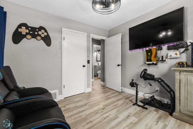 624 19th St NW, Minot, ND 58703