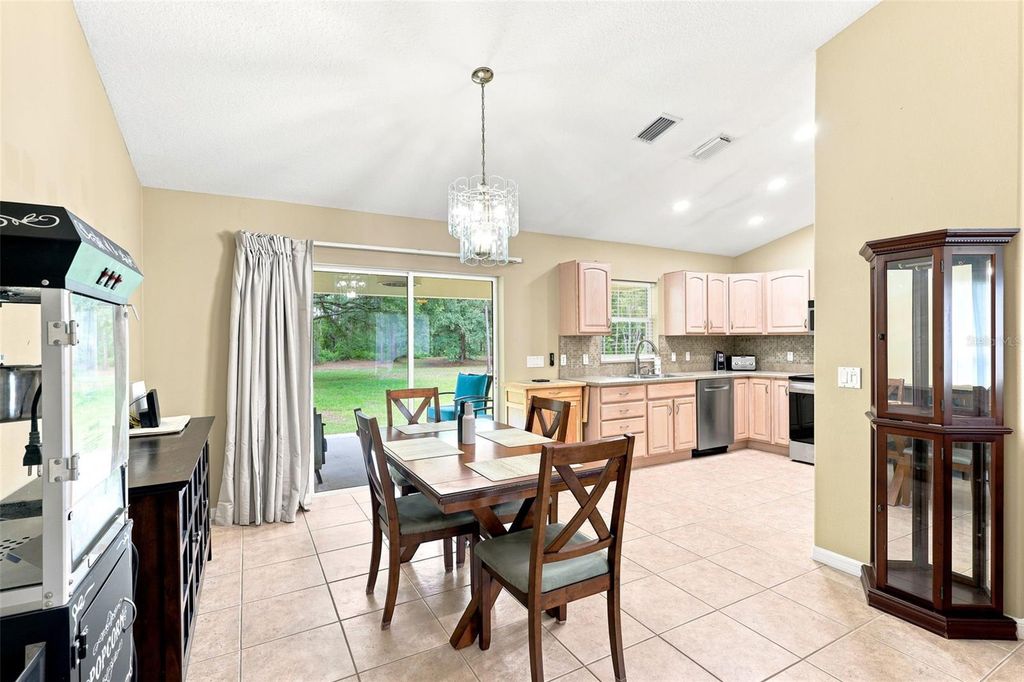 Image 11 of property listing at 1845 EAST PARKWAY, Deland, FL 32724
