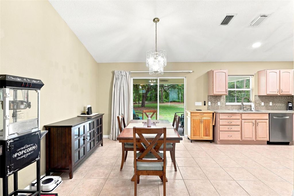 Image 12 of property listing at 1845 EAST PARKWAY, Deland, FL 32724