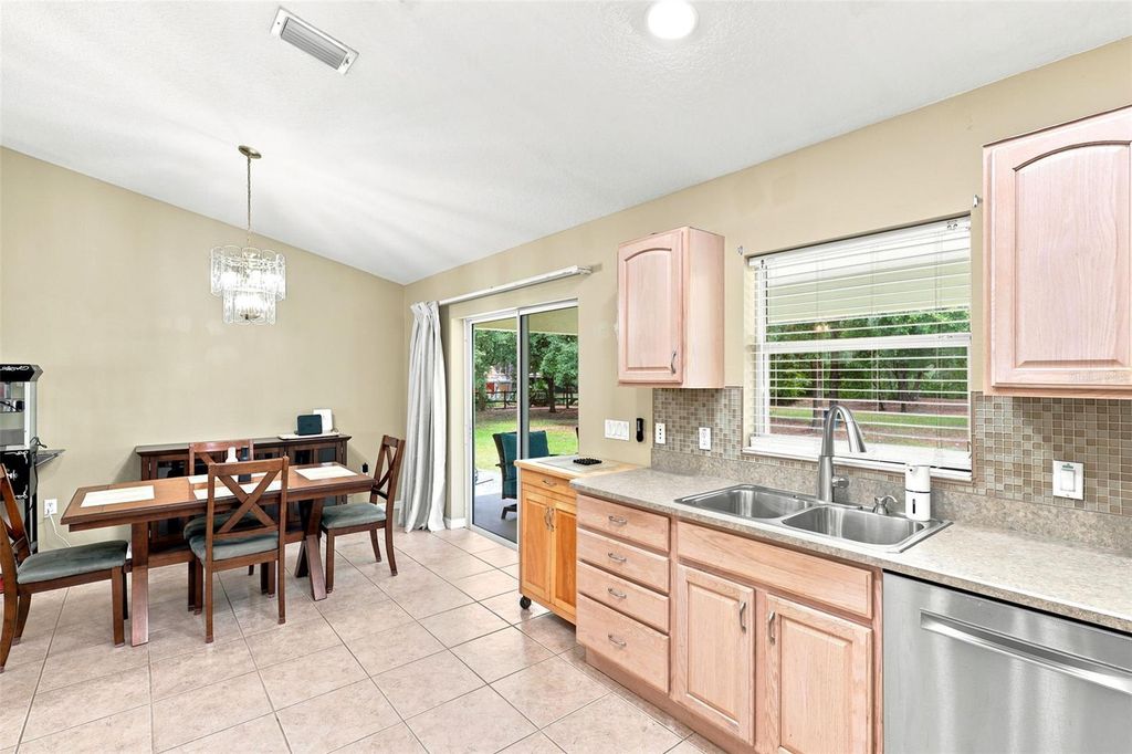 Image 13 of property listing at 1845 EAST PARKWAY, Deland, FL 32724