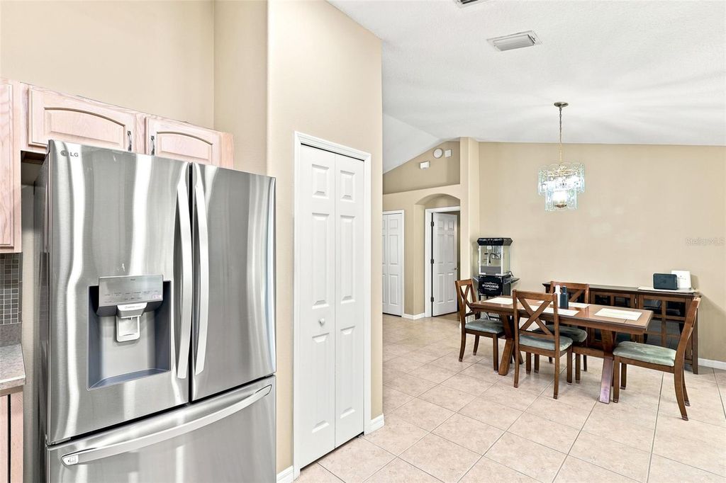 Image 15 of property listing at 1845 EAST PARKWAY, Deland, FL 32724