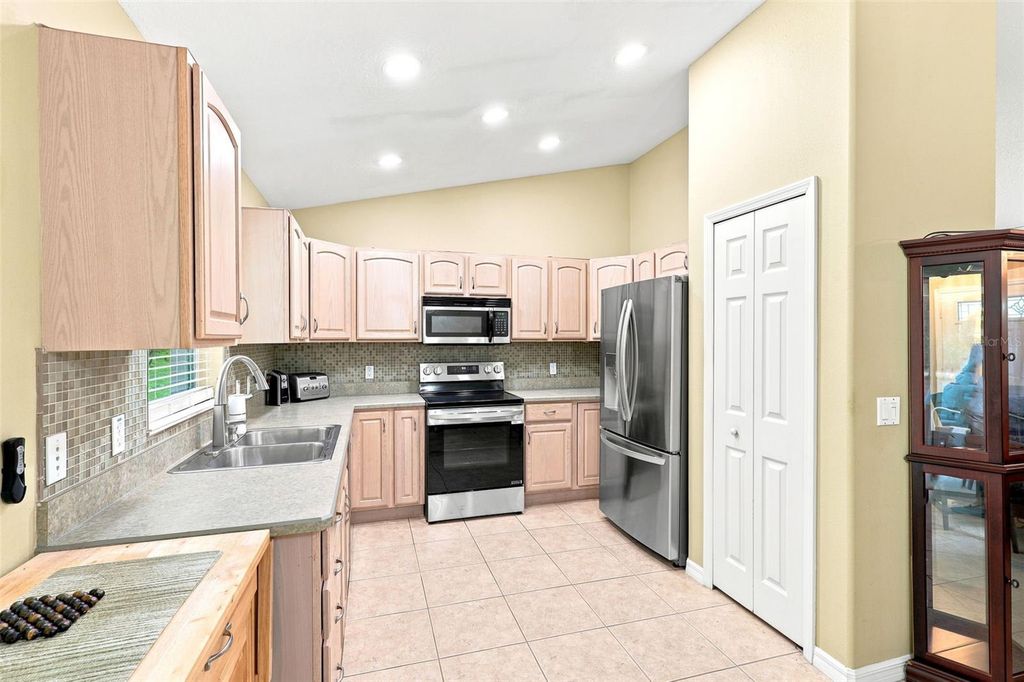 Image 17 of property listing at 1845 EAST PARKWAY, Deland, FL 32724
