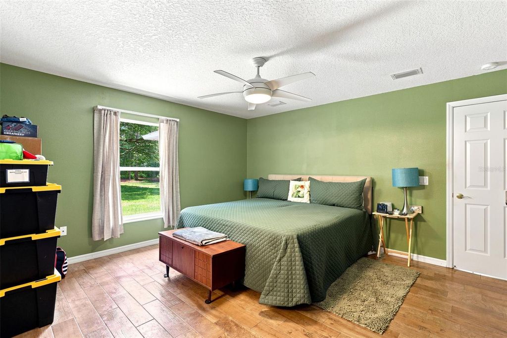 Image 21 of property listing at 1845 EAST PARKWAY, Deland, FL 32724