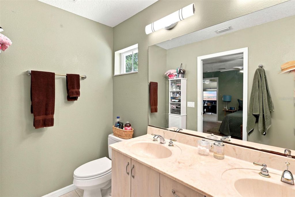 Image 23 of property listing at 1845 EAST PARKWAY, Deland, FL 32724
