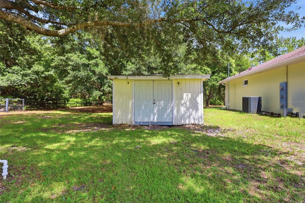 Image 37 of property listing at 1845 EAST PARKWAY, Deland, FL 32724