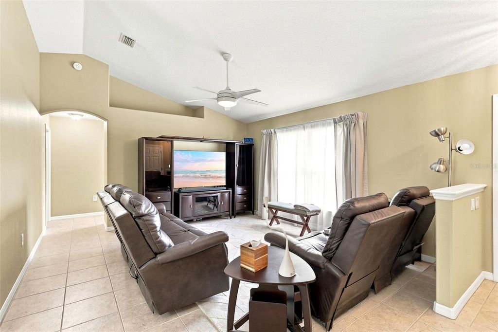 Image 5 of property listing at 1845 EAST PARKWAY, Deland, FL 32724