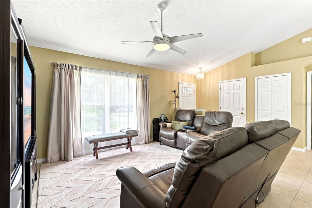 Image 7 of property listing at 1845 EAST PARKWAY, Deland, FL 32724