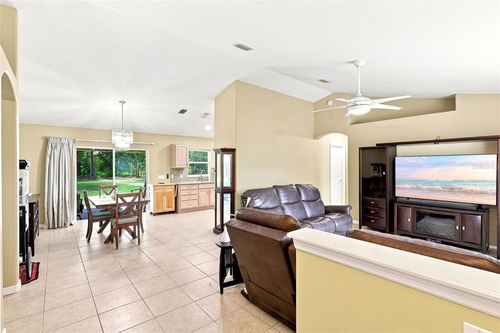 Image 9 of property listing at 1845 EAST PARKWAY, Deland, FL 32724