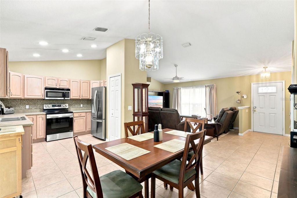 Image 10 of property listing at 1845 EAST PARKWAY, Deland, FL 32724