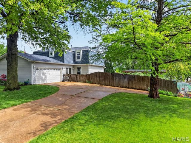 57 Lost Dutchman Drive, St Peters, MO 63376