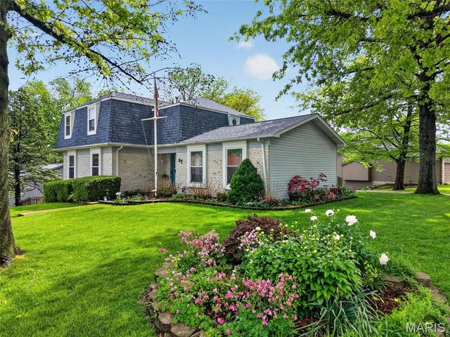 57 Lost Dutchman Drive, St Peters, MO 63376