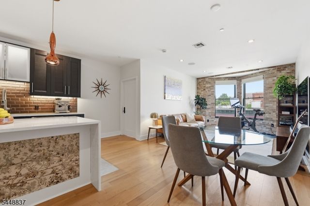 227 4th St 402, Jersey City, NJ 07302