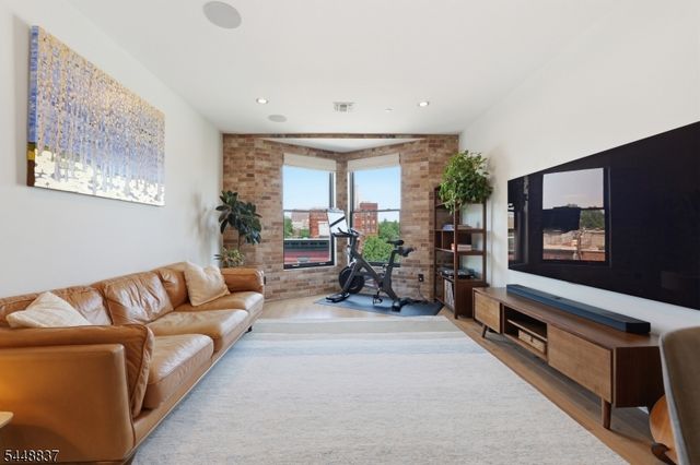 227 4th St 402, Jersey City, NJ 07302