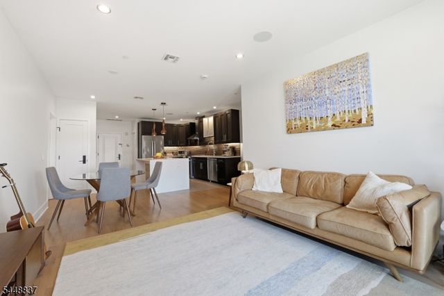 227 4th St 402, Jersey City, NJ 07302