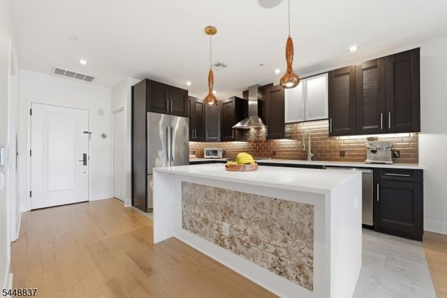 227 4th St 402, Jersey City, NJ 07302