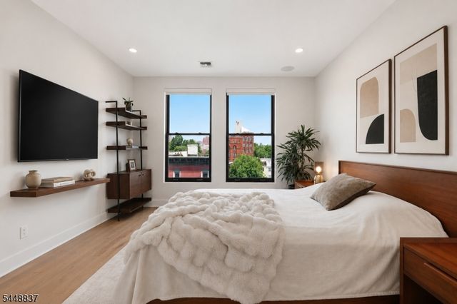 227 4th St 402, Jersey City, NJ 07302