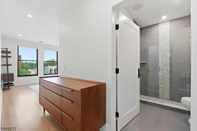 227 4th St 402, Jersey City, NJ 07302