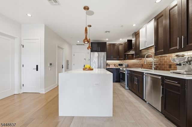 227 4th St 402, Jersey City, NJ 07302