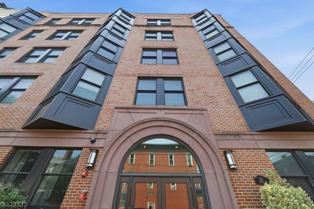227 4th St 402, Jersey City, NJ 07302