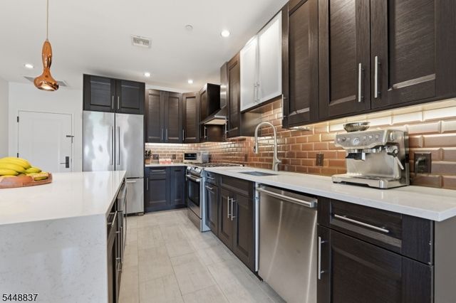227 4th St 402, Jersey City, NJ 07302