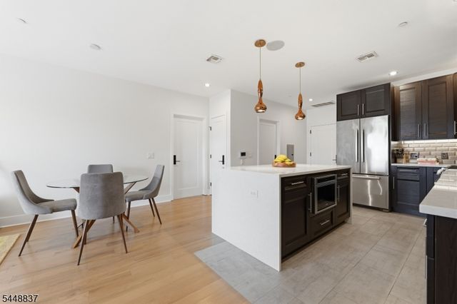 227 4th St 402, Jersey City, NJ 07302