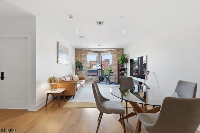 227 4th St 402, Jersey City, NJ 07302