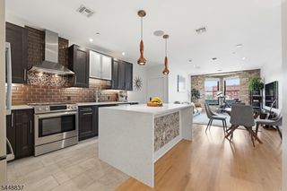 227 4th St 402, Jersey City, NJ 07302