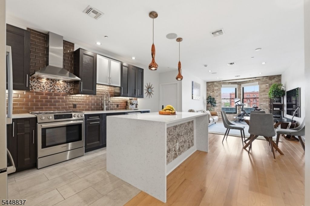 227 4th St 402, Jersey City, NJ 07302