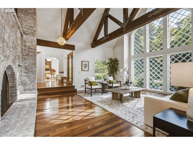 5075 MAPLETON Dr, West Linn, OR 97068
