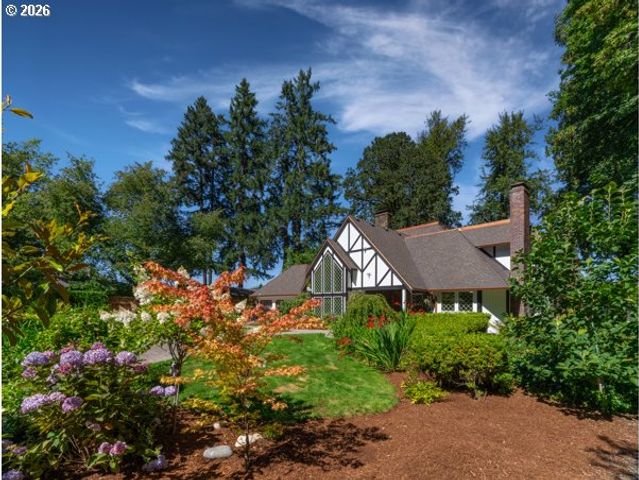 5075 MAPLETON Dr, West Linn, OR 97068