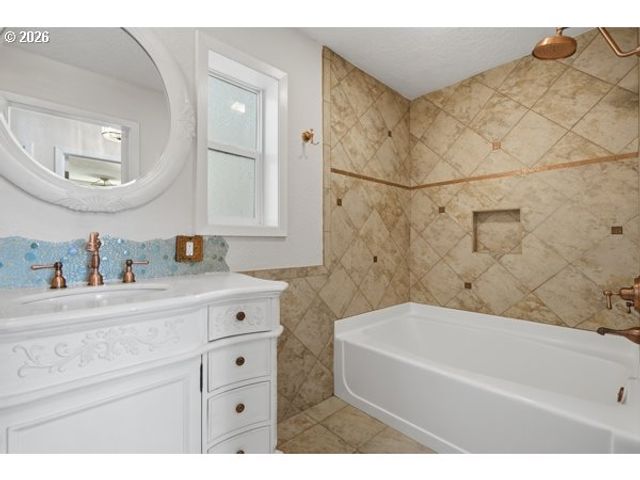 5075 MAPLETON Dr, West Linn, OR 97068