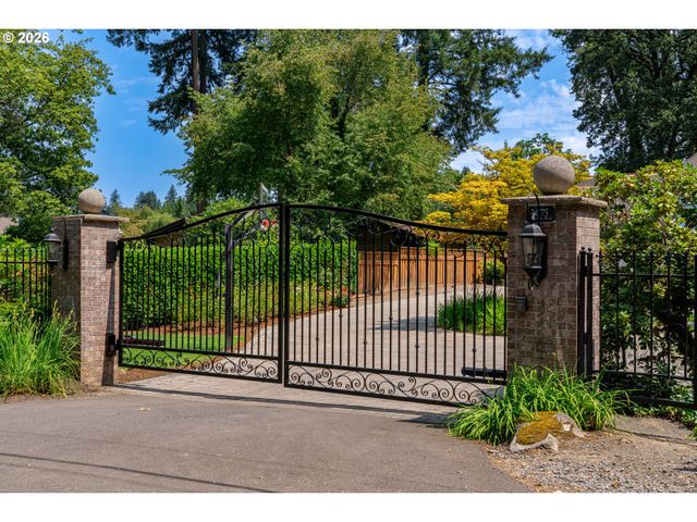 5075 MAPLETON Dr, West Linn, OR 97068