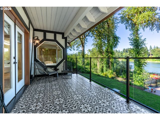 5075 MAPLETON Dr, West Linn, OR 97068