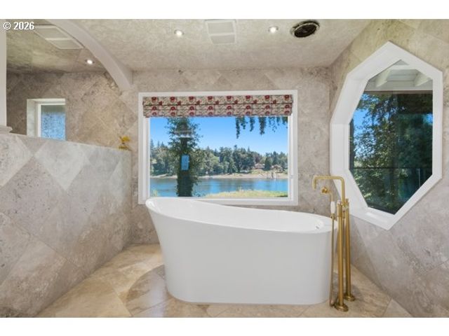 5075 MAPLETON Dr, West Linn, OR 97068